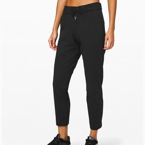 Lululemon On The Fly 7/8 pant 27” Black size 8